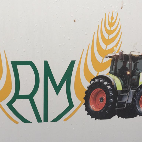 Logo de las siglas RM, trigo y un tractor de Repuestos Manolo de Albacete SL